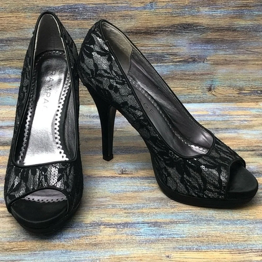 RAMPAGE Black & Silver Lacy Peep-Toe Women's Shoes GUC SZ:8 Super Comfy 3” heel
